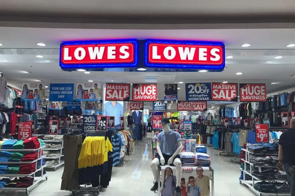 lowes outlet inside pictures